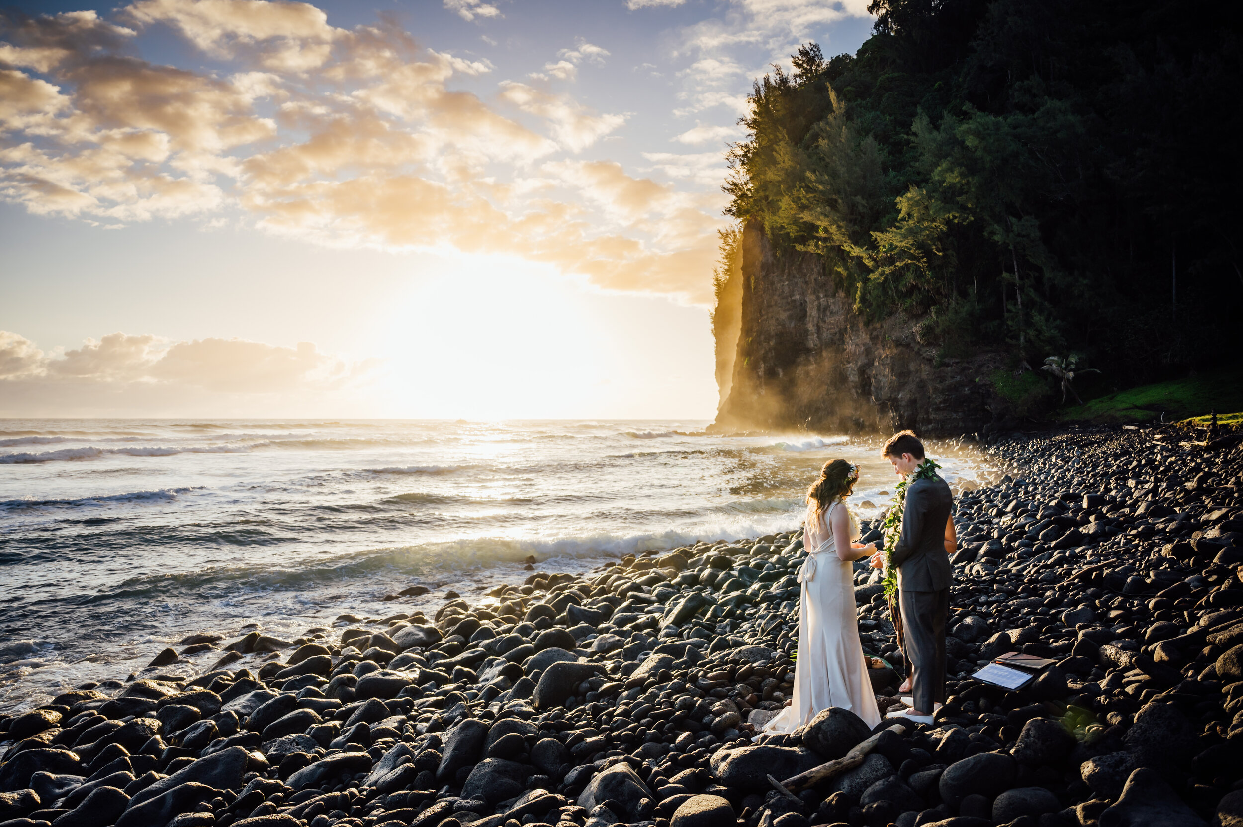Dec 29, 2021 · brittney and luke have always wanted to have a hawaii destination wedding. Collections Elope Big Island