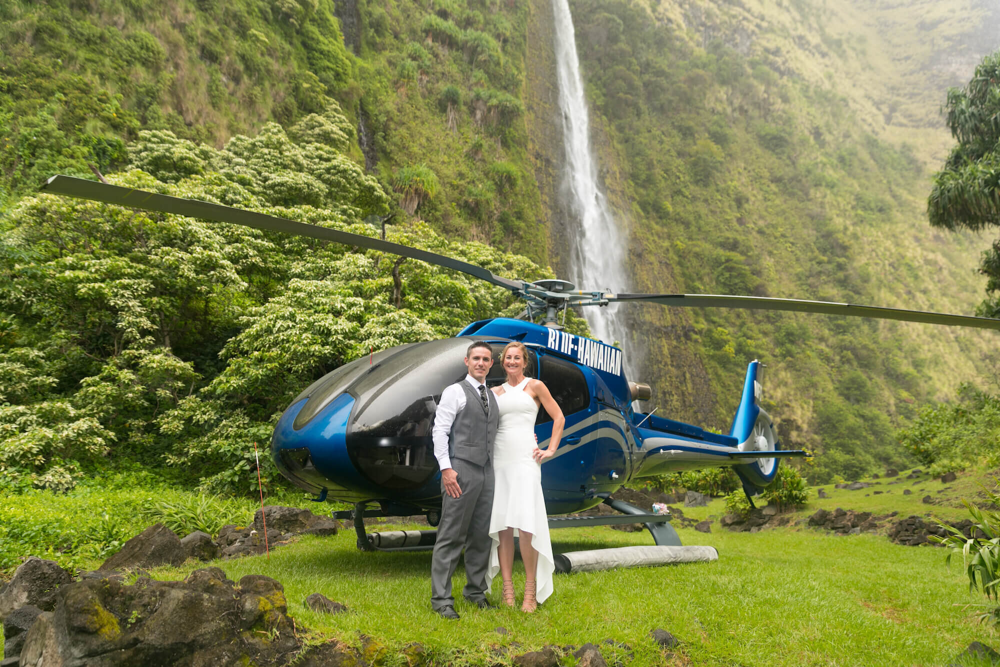 The galápagos islands is an volcanic archipelago located about 620 miles off the coast of the country of ecuador. Helicopter Dream Wedding Beach Glass Weddings