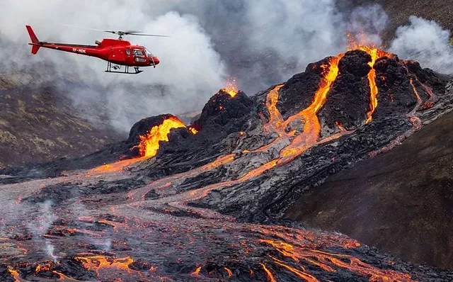 A helicopter tour is the best way to see the island of kauai. Geldingadal Volcano Icelandx