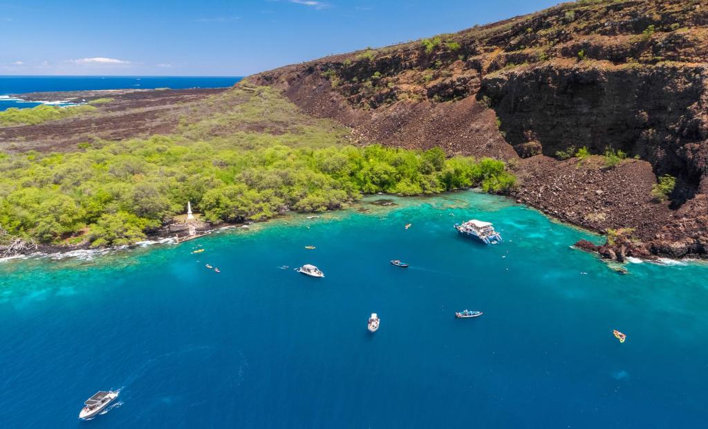 Exploring Captain Cook Snorkeling Tour Package